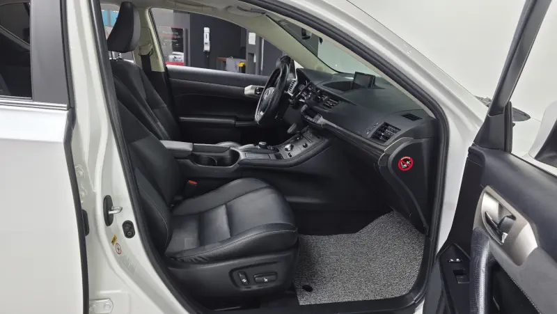 Lexus CT200h