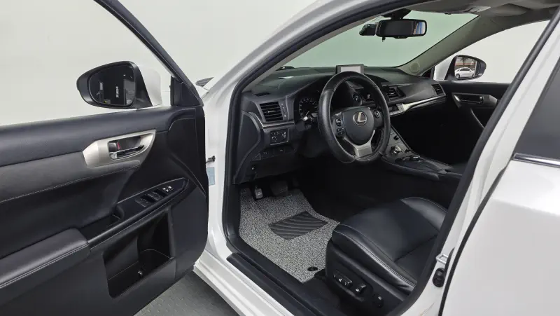 Lexus CT200h