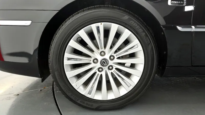 Kia OPIRUS