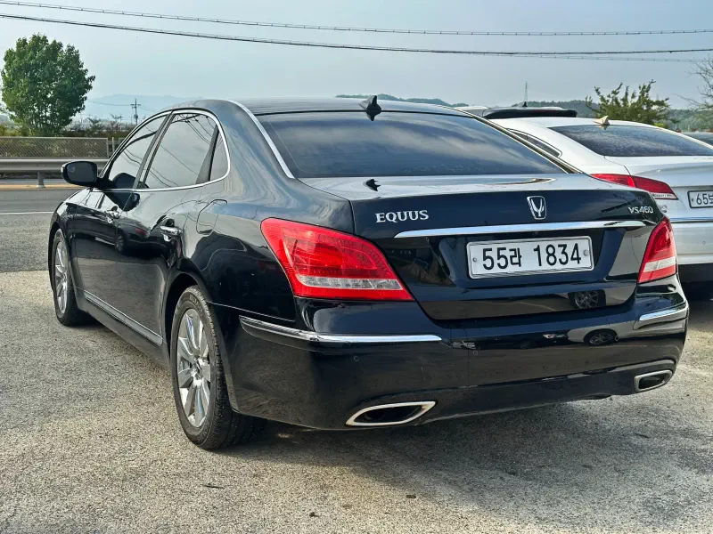 Hyundai Equus