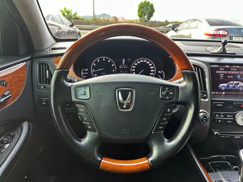 Hyundai Equus