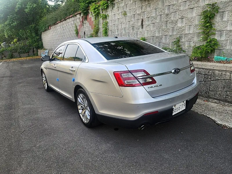 Ford Taurus