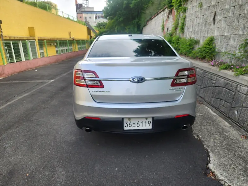 Ford Taurus