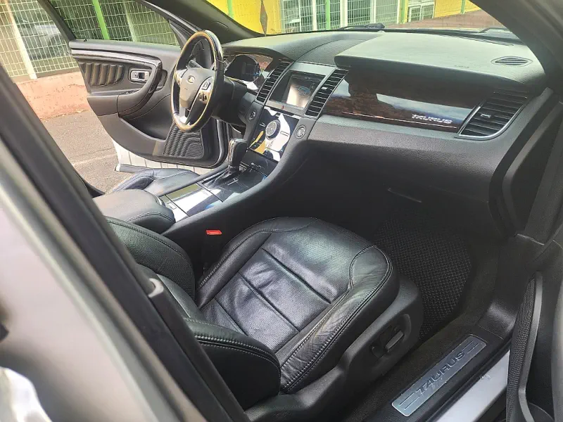 Ford Taurus