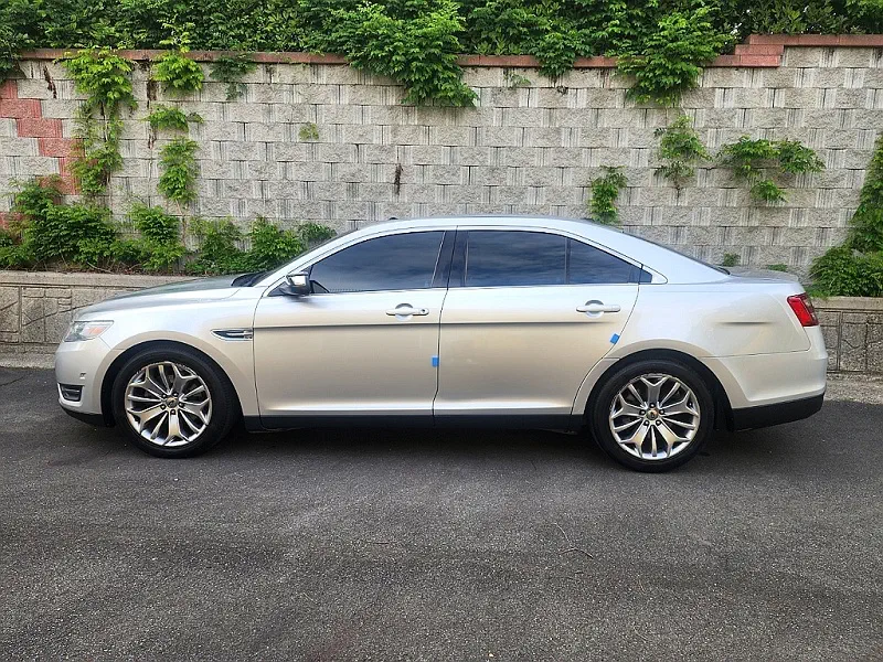 Ford Taurus