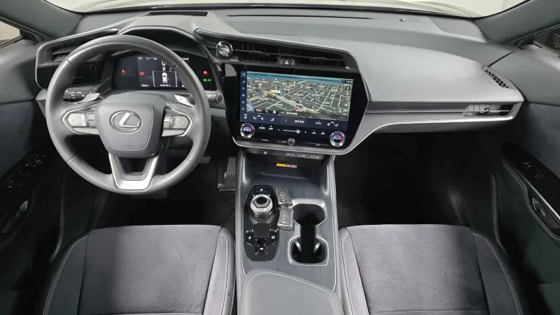 Lexus RZ450e