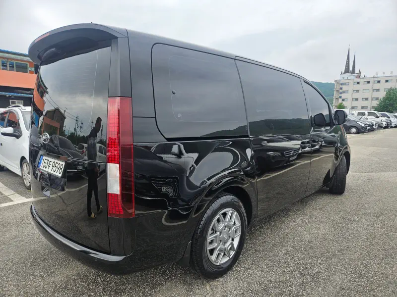 Hyundai Staria