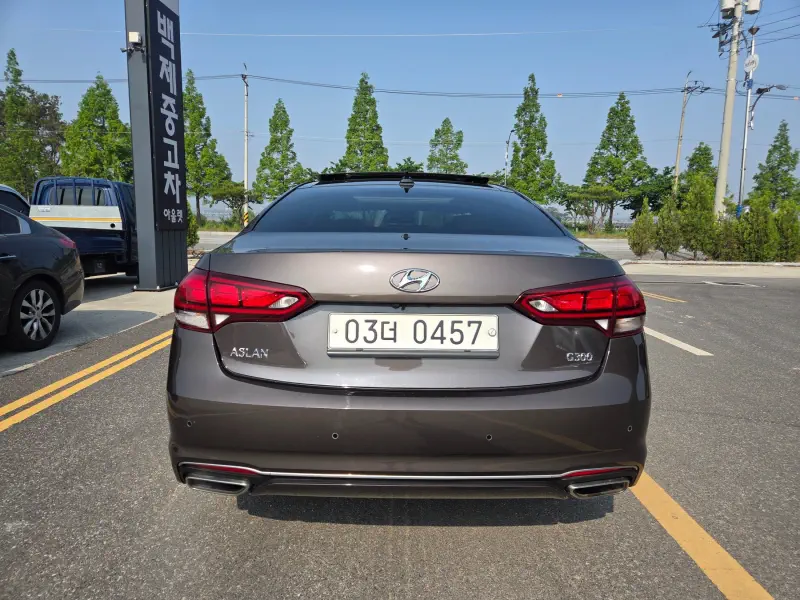 Hyundai Aslan