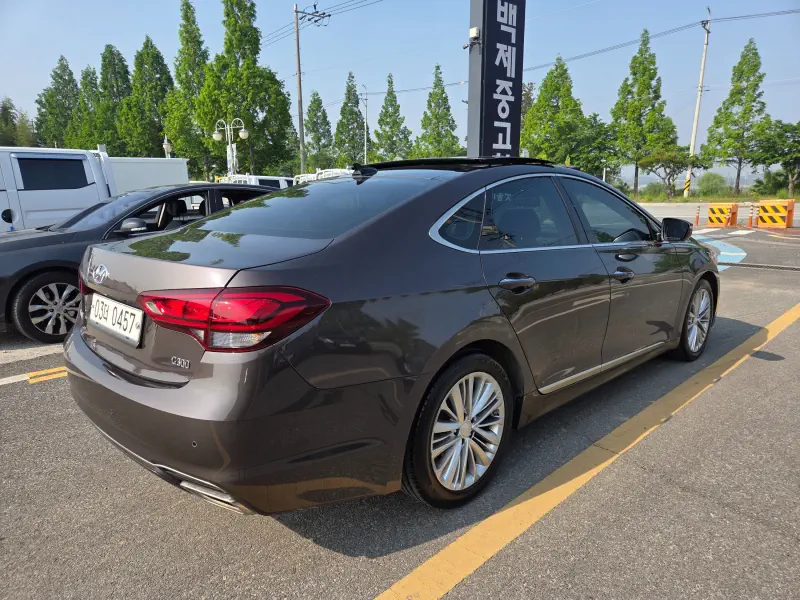 Hyundai Aslan