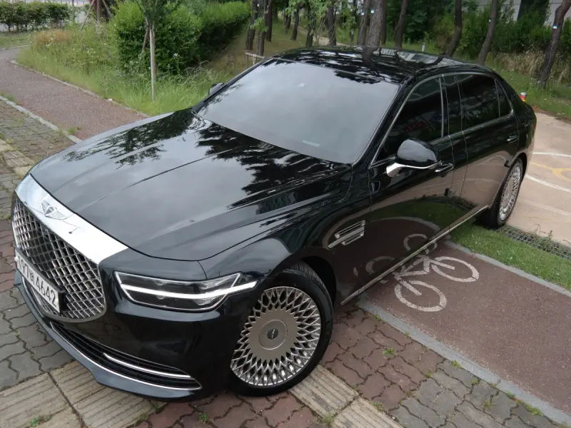 Genesis G90