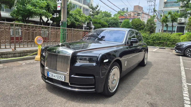 Rolls-Royce PHANTOM