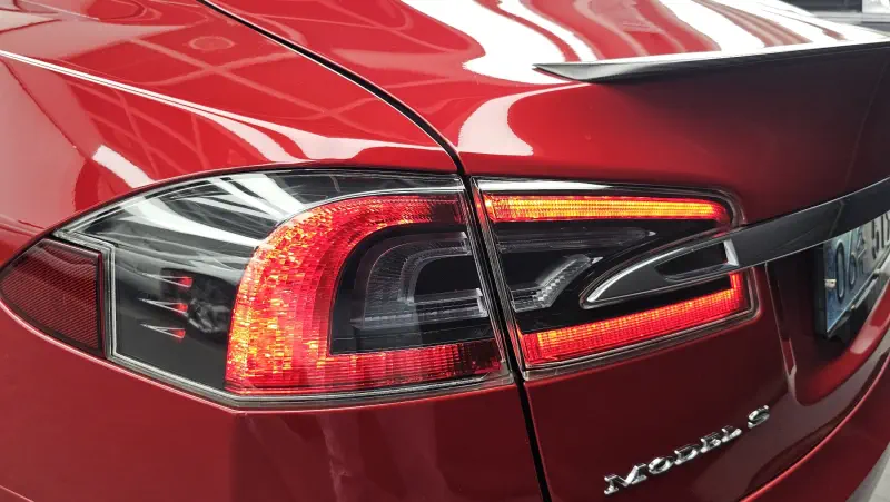 Tesla MODEL S
