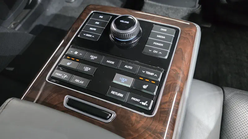Hyundai Equus