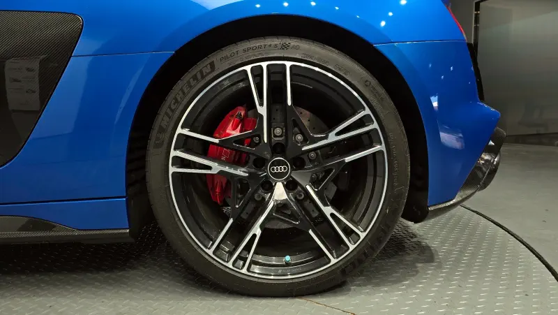 Audi R8