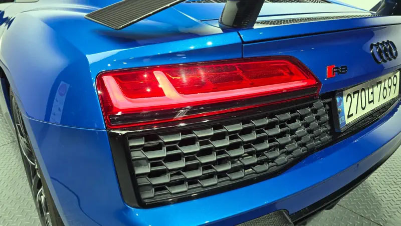 Audi R8