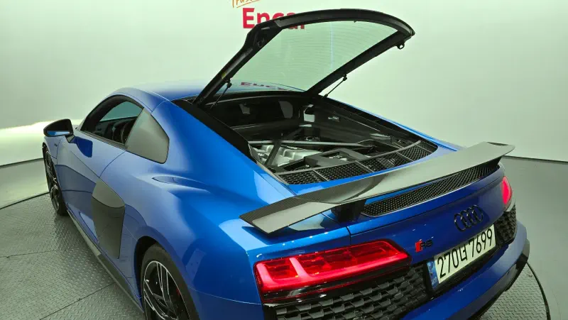 Audi R8