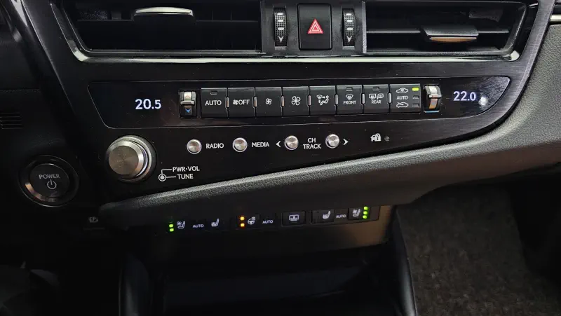 Lexus ES300h