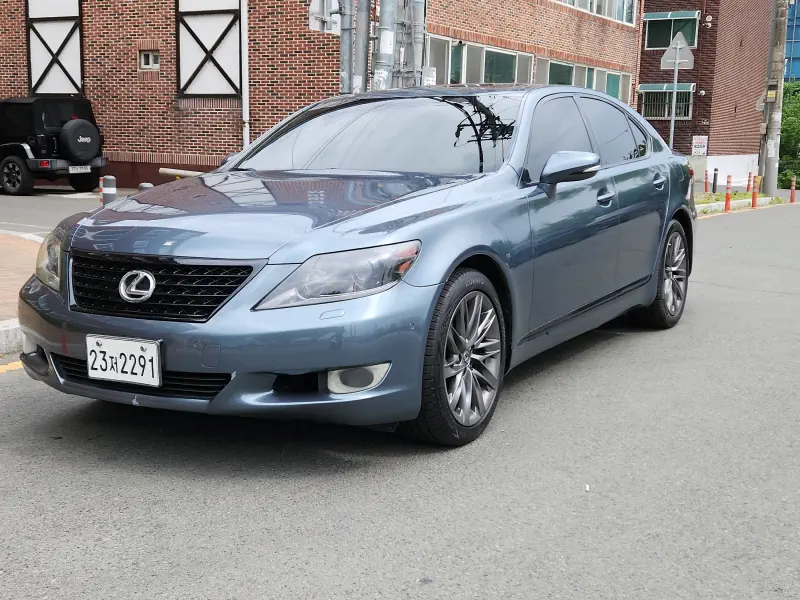 Lexus LS