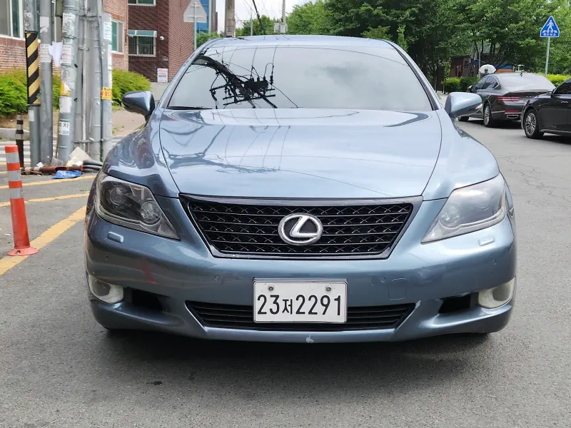 Lexus LS