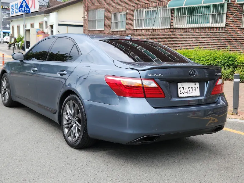 Lexus LS