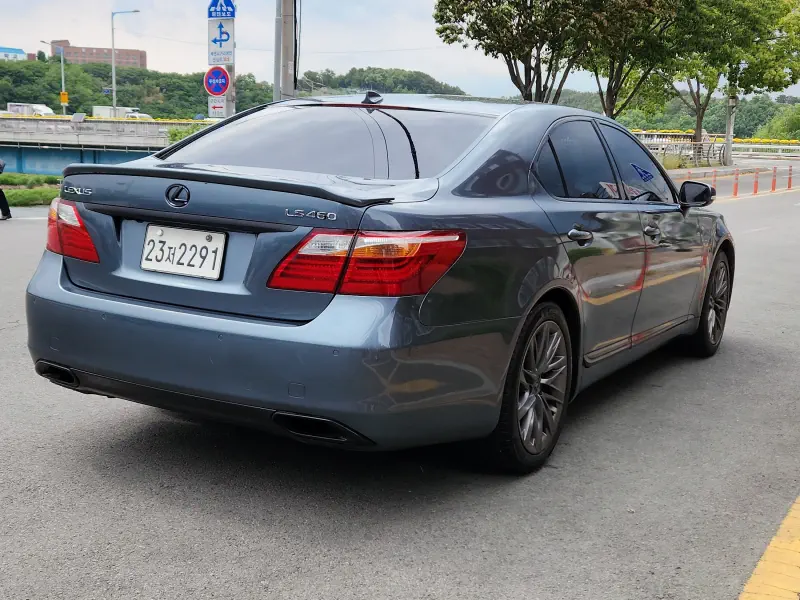 Lexus LS