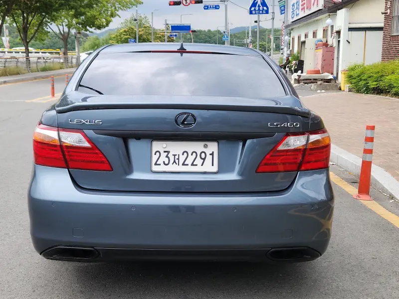 Lexus LS