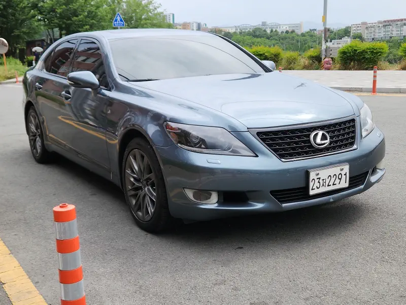 Lexus LS