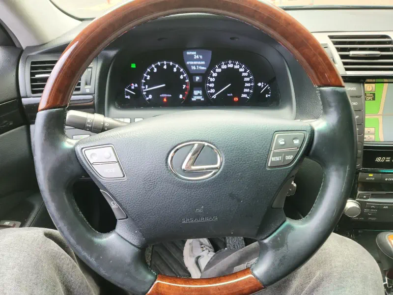Lexus LS