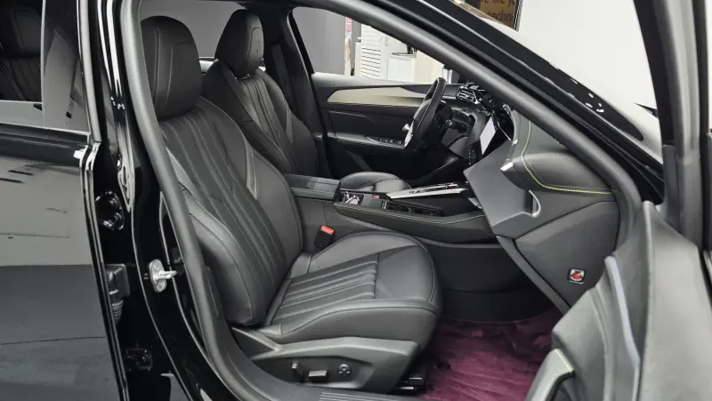 Peugeot 408