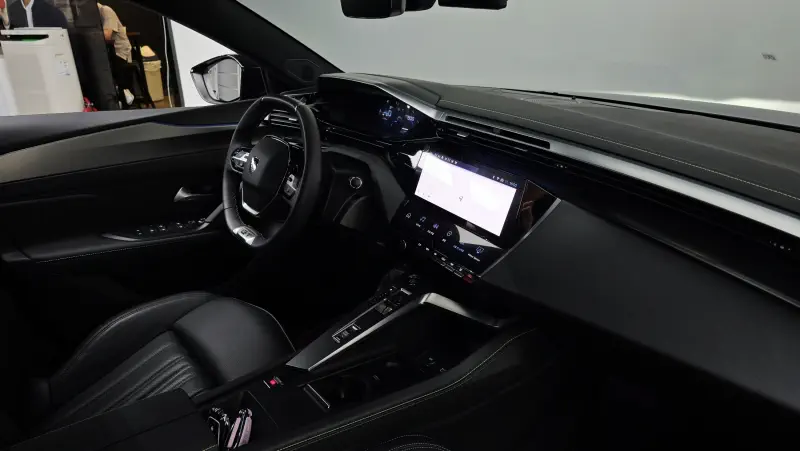 Peugeot 408