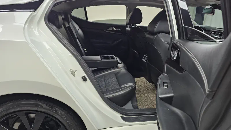 Nissan MAXIMA