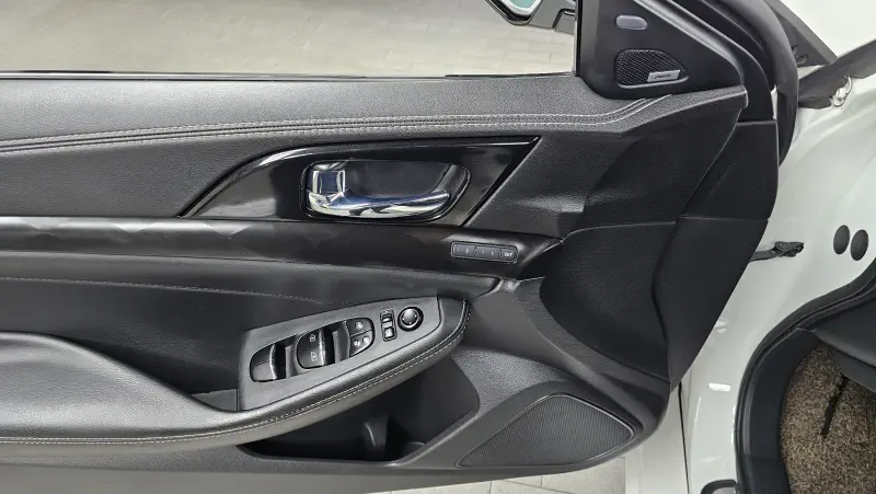 Nissan MAXIMA