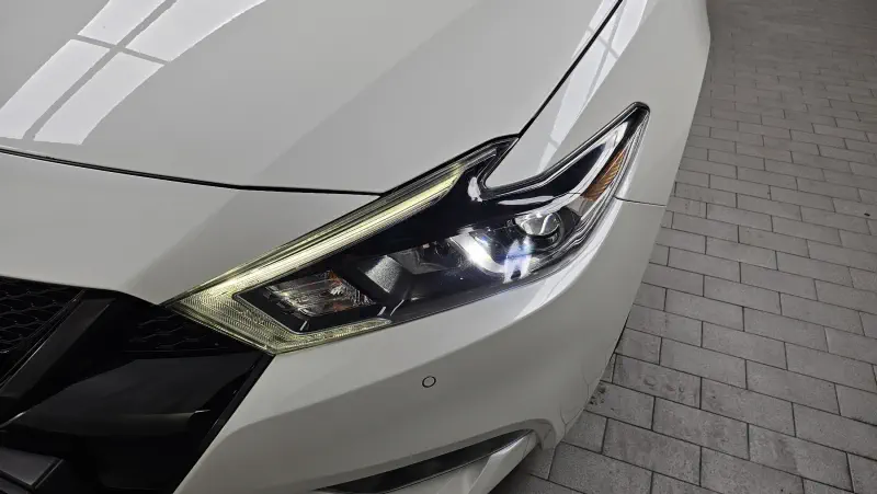 Nissan MAXIMA