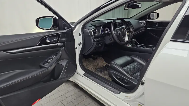Nissan MAXIMA