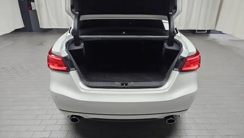 Nissan MAXIMA