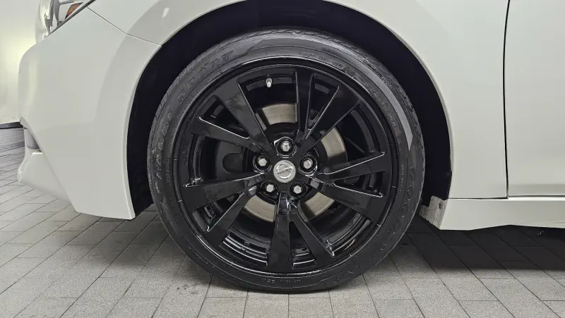 Nissan MAXIMA