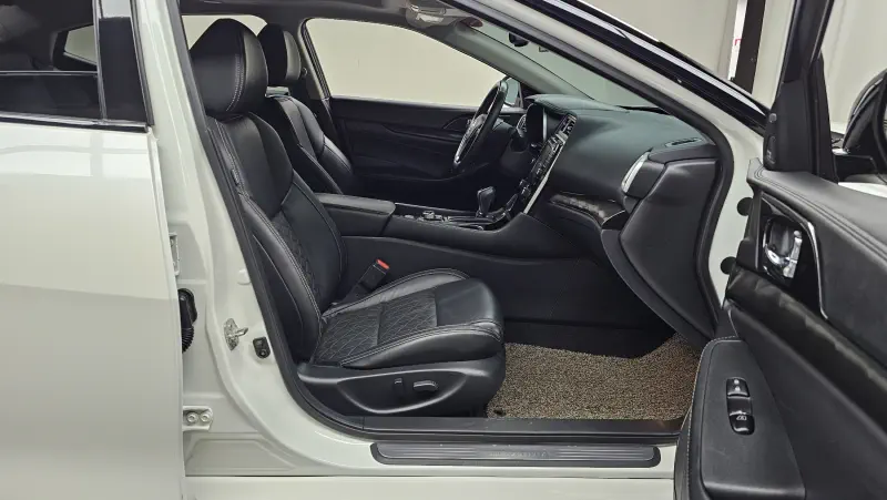Nissan MAXIMA