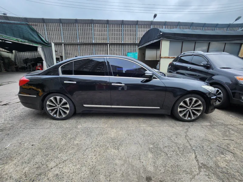 Hyundai Genesis