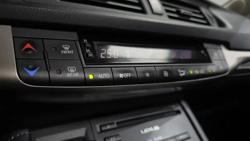 Lexus CT200h