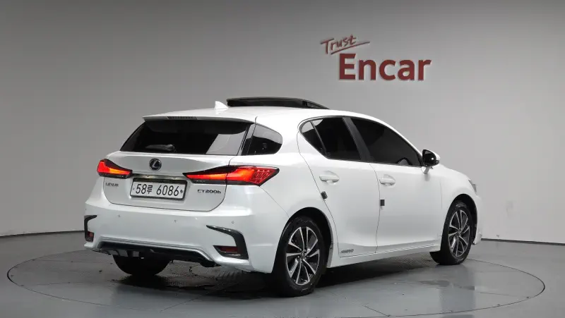 Lexus CT200h