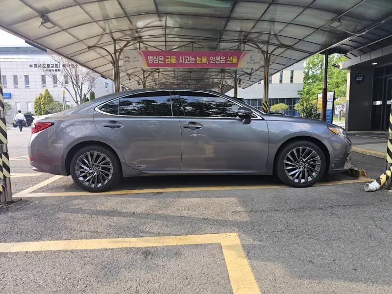 Lexus ES300h