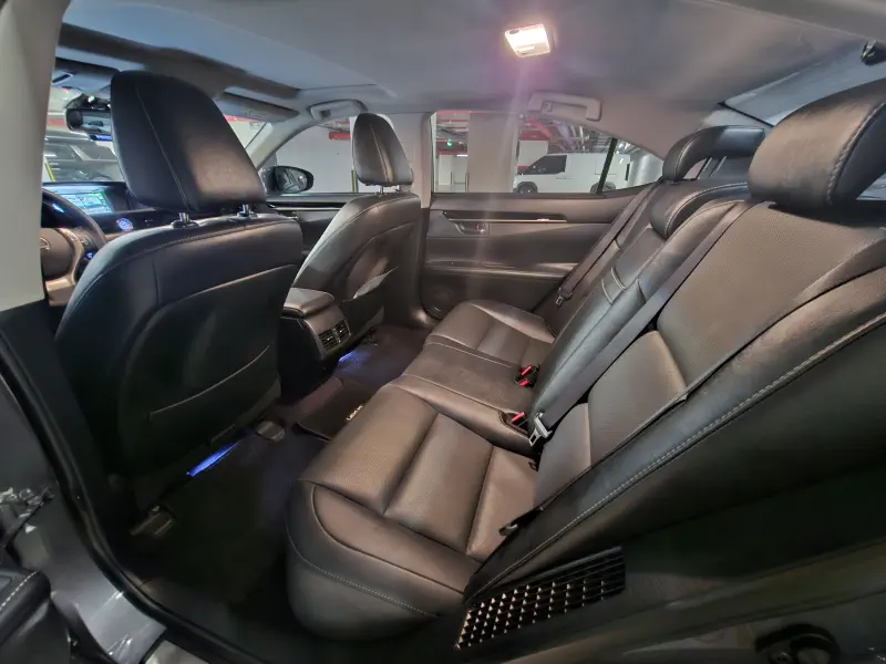 Lexus ES300h