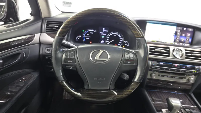 Lexus LS