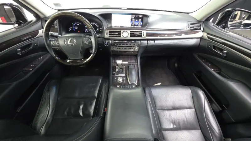 Lexus LS