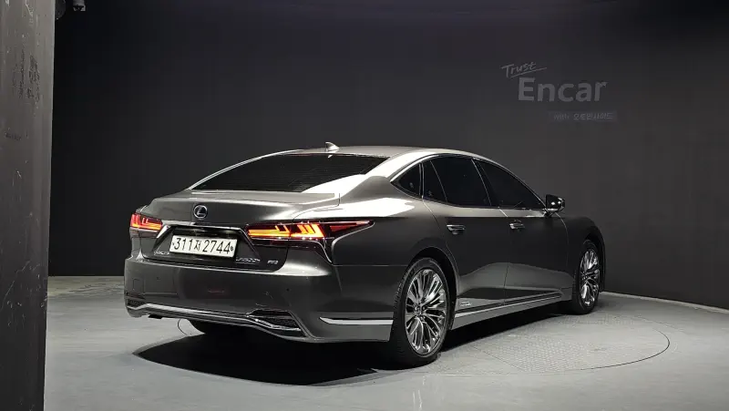 Lexus LS