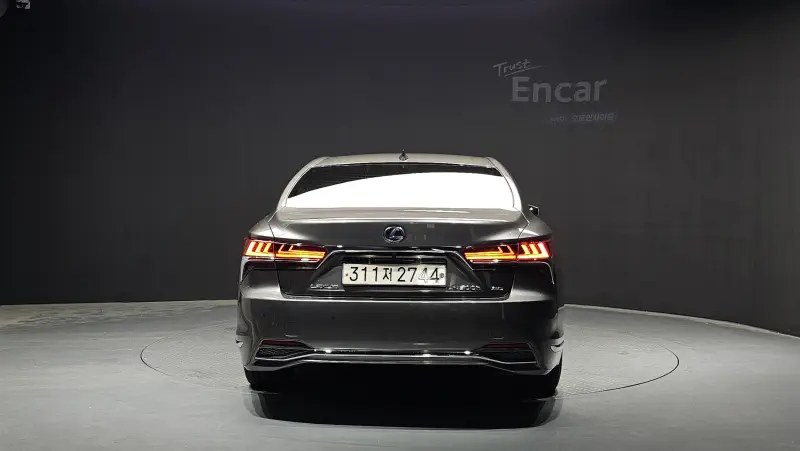Lexus LS