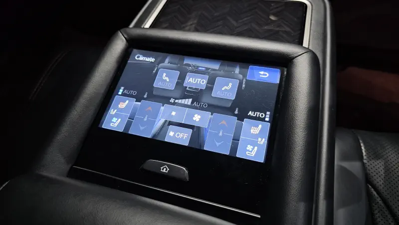 Lexus LS