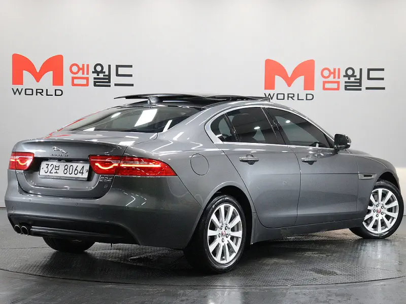 Jaguar XE