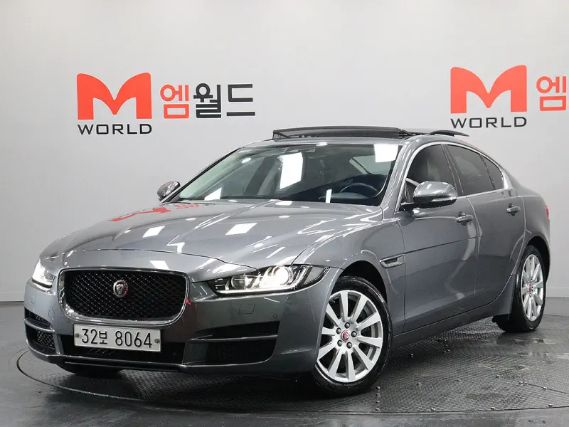 Jaguar XE