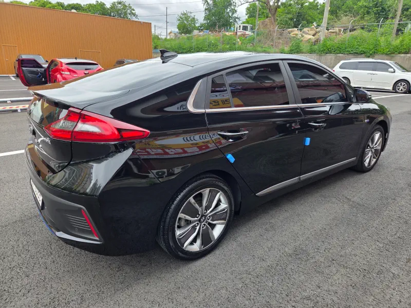 Hyundai Ioniq
